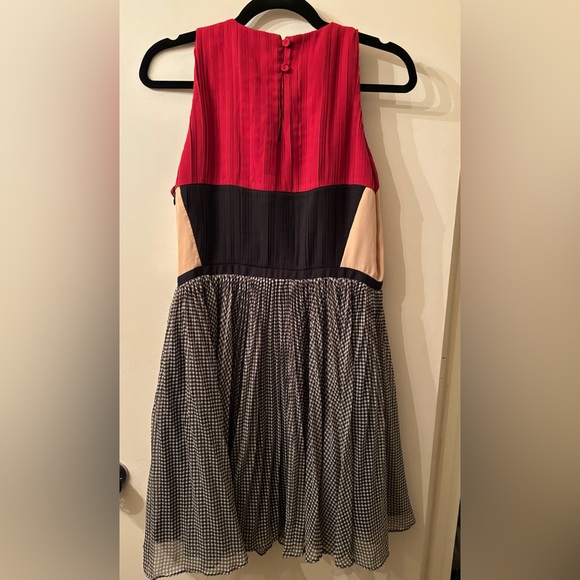 Medium Women’s Greylin Dress - Picture 3 of 9